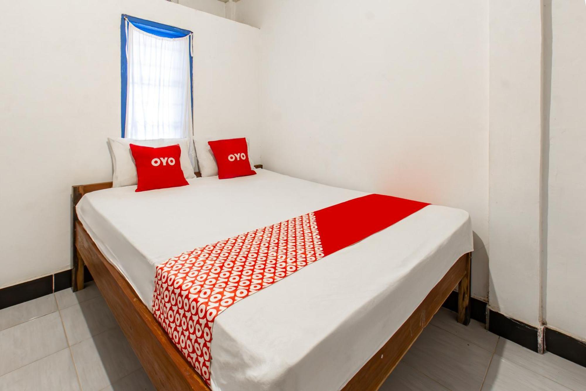 Oyo 93359 Kawi Homestay Прая Екстериор снимка