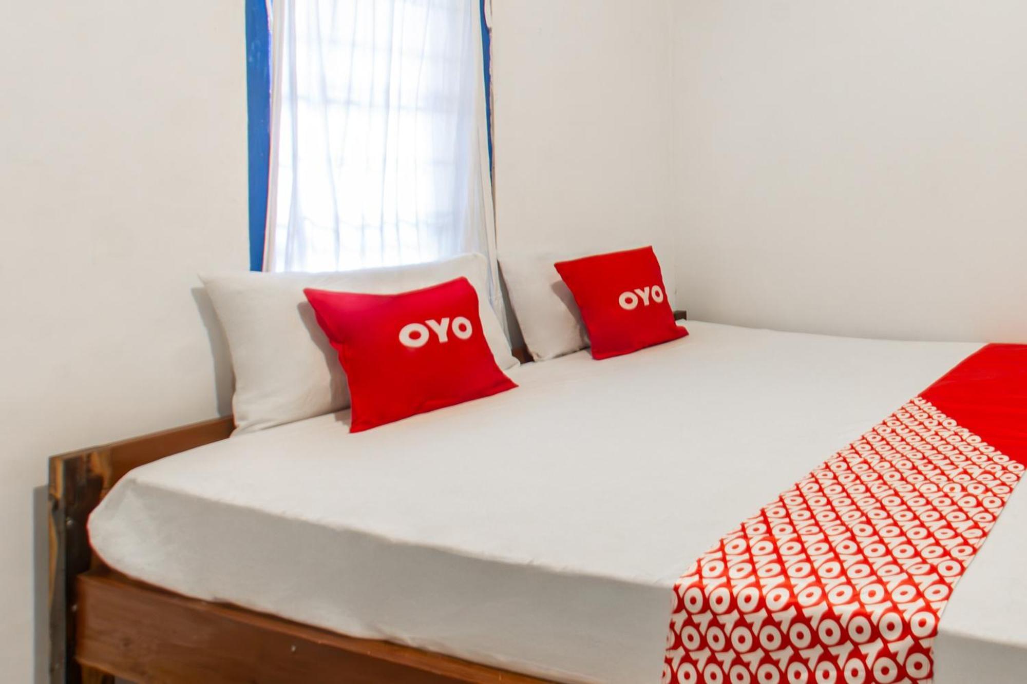 Oyo 93359 Kawi Homestay Прая Екстериор снимка