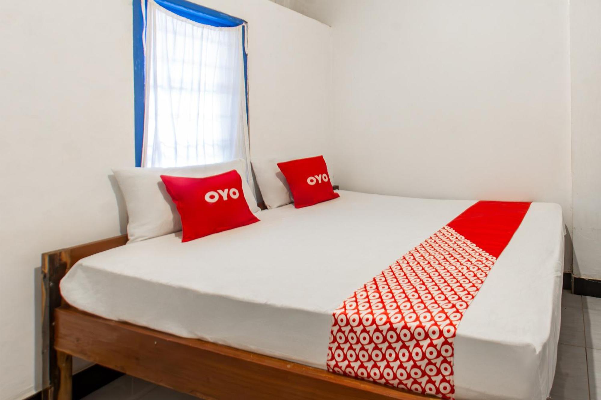 Oyo 93359 Kawi Homestay Прая Екстериор снимка